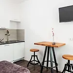 Lenau מלון דירות