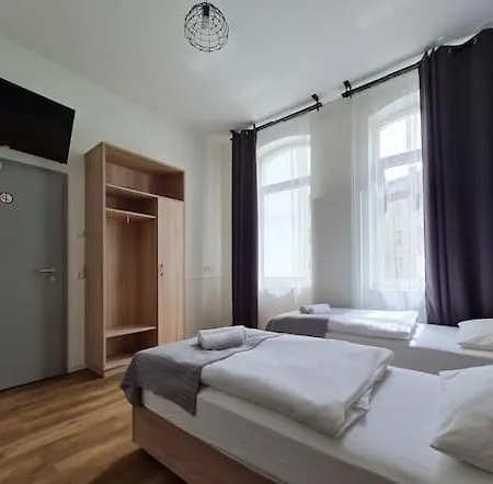 Apartahotel Lenau 3*