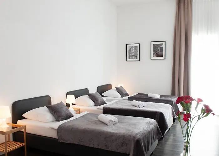 Aparthotel Lenau 3*